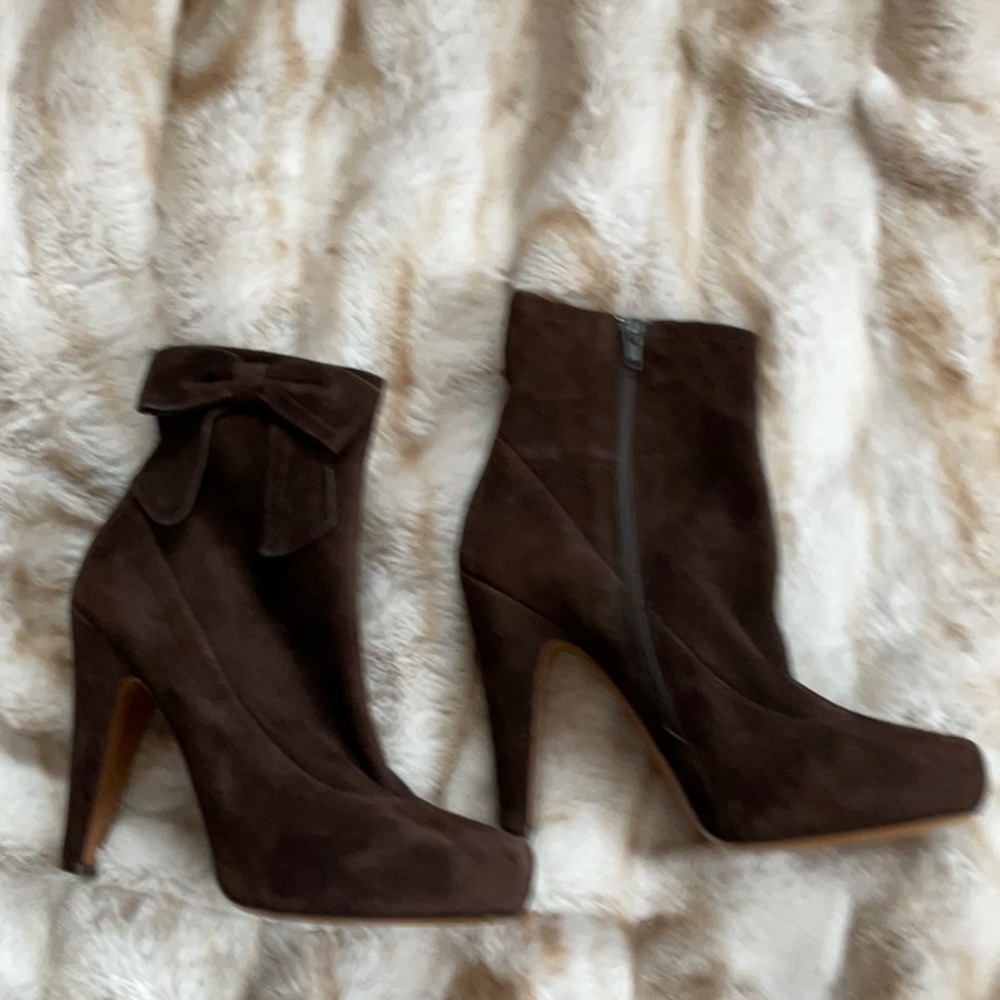 High heeled bootie - Picture 2 of 5